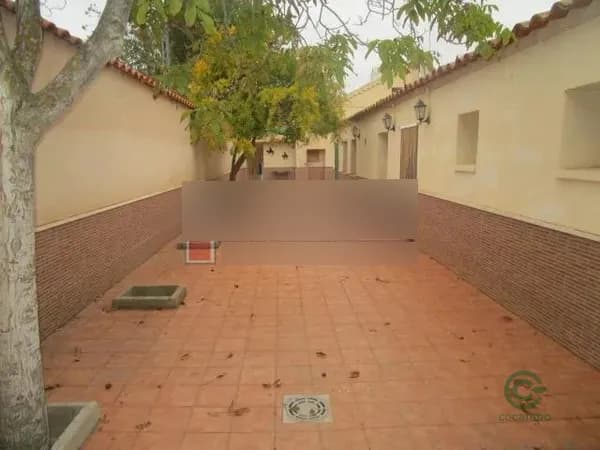 Casa de 0,0328 ha en venta en Valdepeñas, Ciudad real