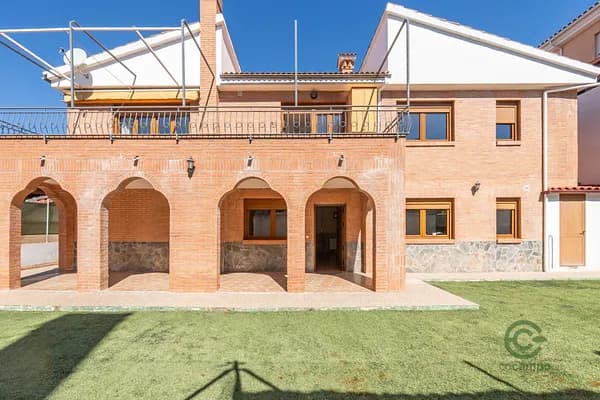 Casa de 0,042 ha en venta en Peligros, Granada