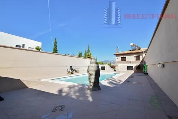 Casa de 0,0356 ha en venta en Albolote, Granada