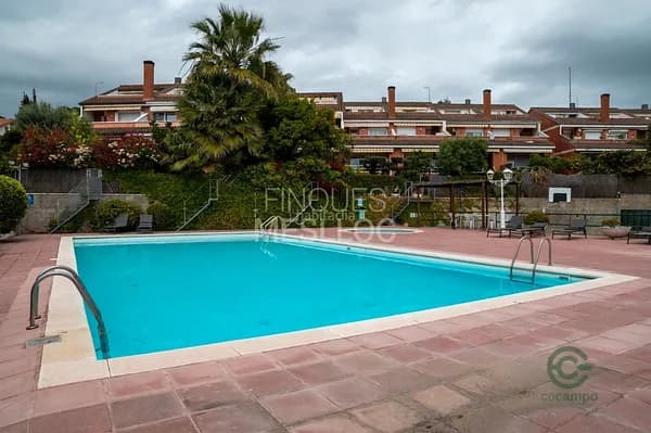 Casa de 0,02 ha per a venda a Barcelona