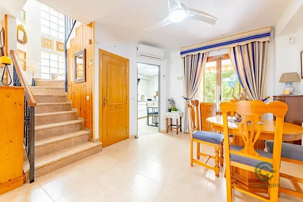 Casa de 0,0327 ha en venta en Chiva, Valencia