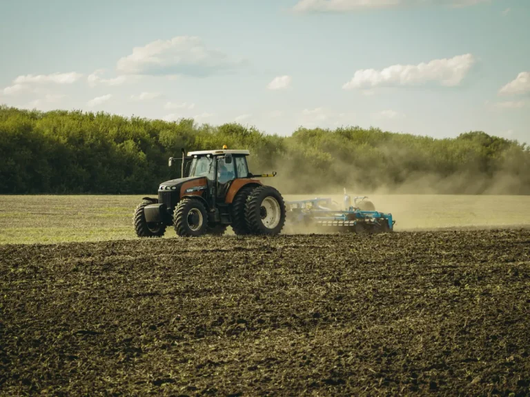 campo tractor cosechar