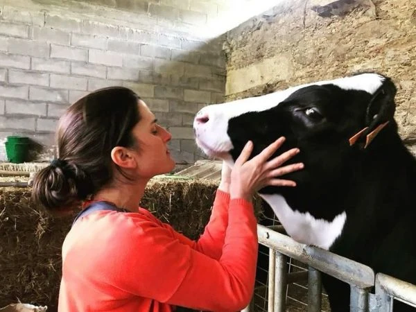 Ana Corredoira con su ganado en el Día Internacional de la Mujer Rural
