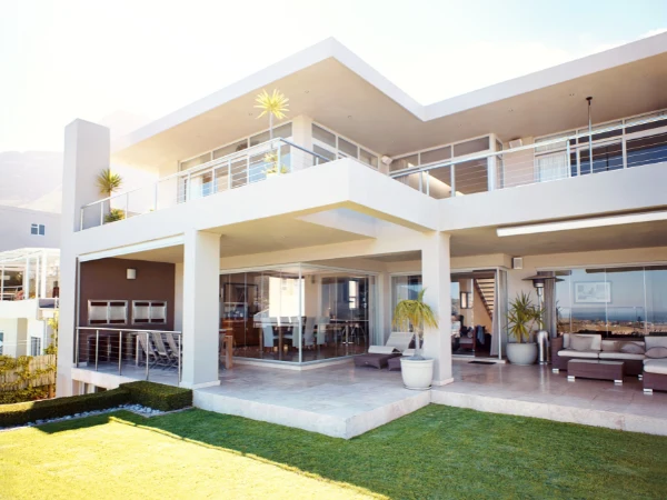 Casa prefabricada en suelo urbano como ejemplo de qué es una finca urbana.